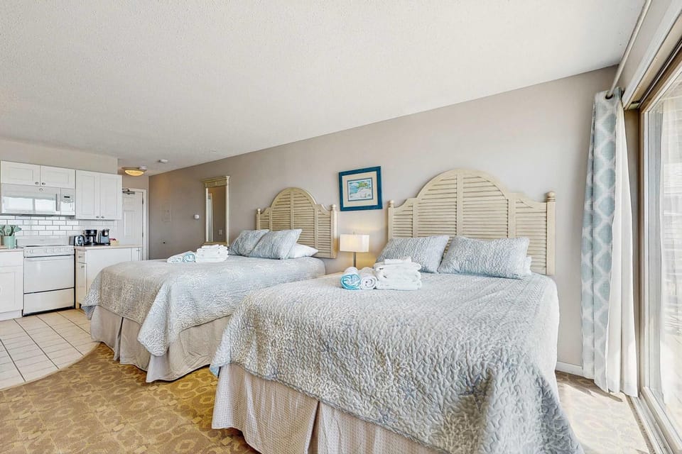 Oceanfront suite with water-view patio AC kitchenette & firepit Dog-Friendly Apartment in North Truro