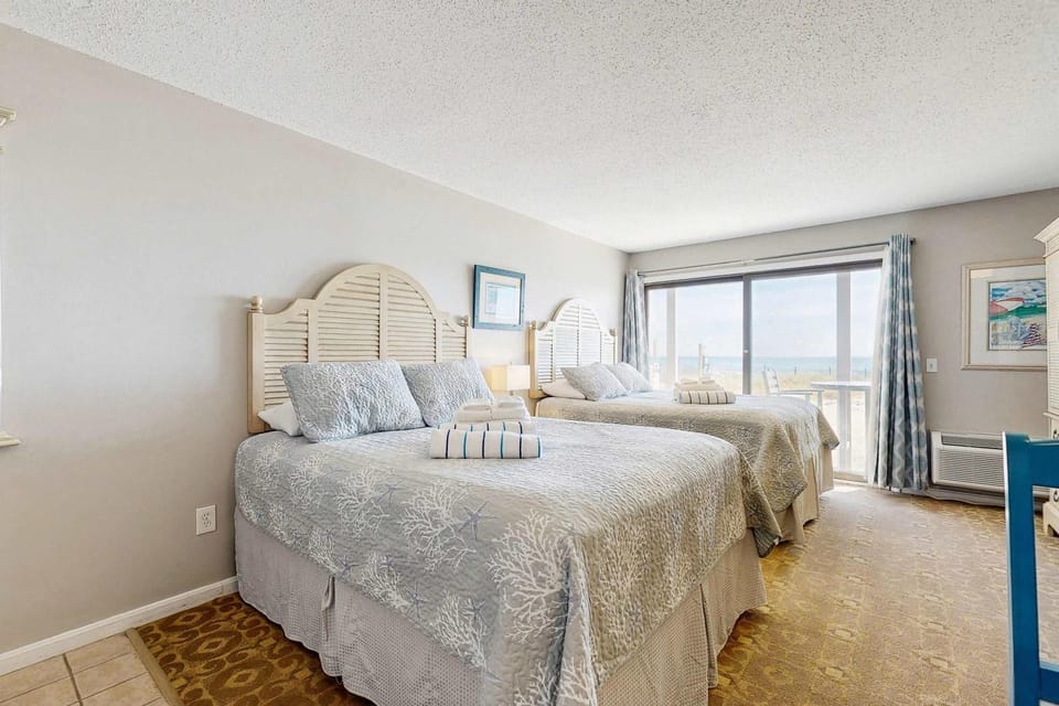 Oceanfront suite with water-view patio AC kitchenette & firepit Dog-Friendly Apartment in North Truro
