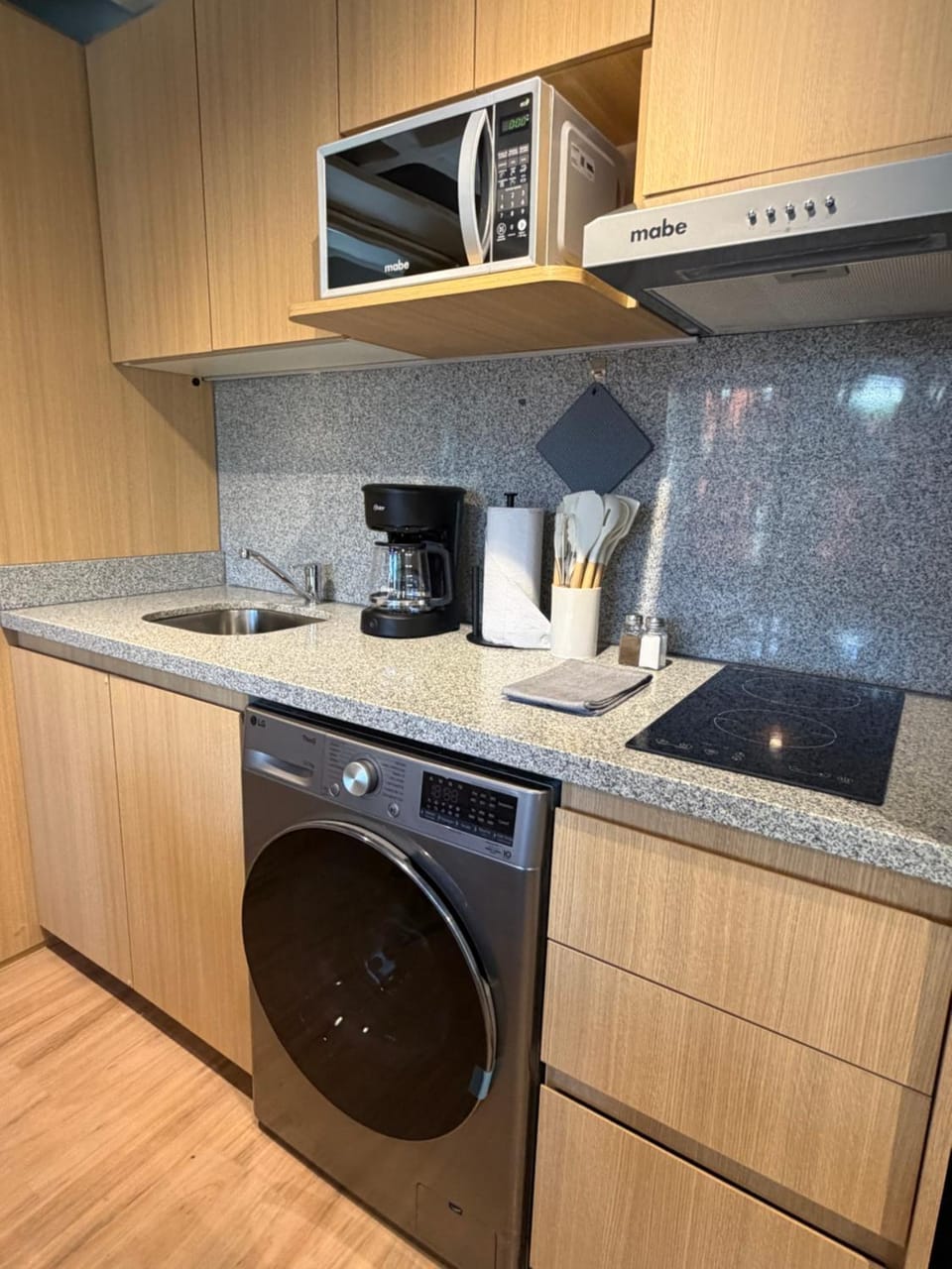Praga Suites 1 New 1BR Fast WiFi Great Location Apartment in Mexico City