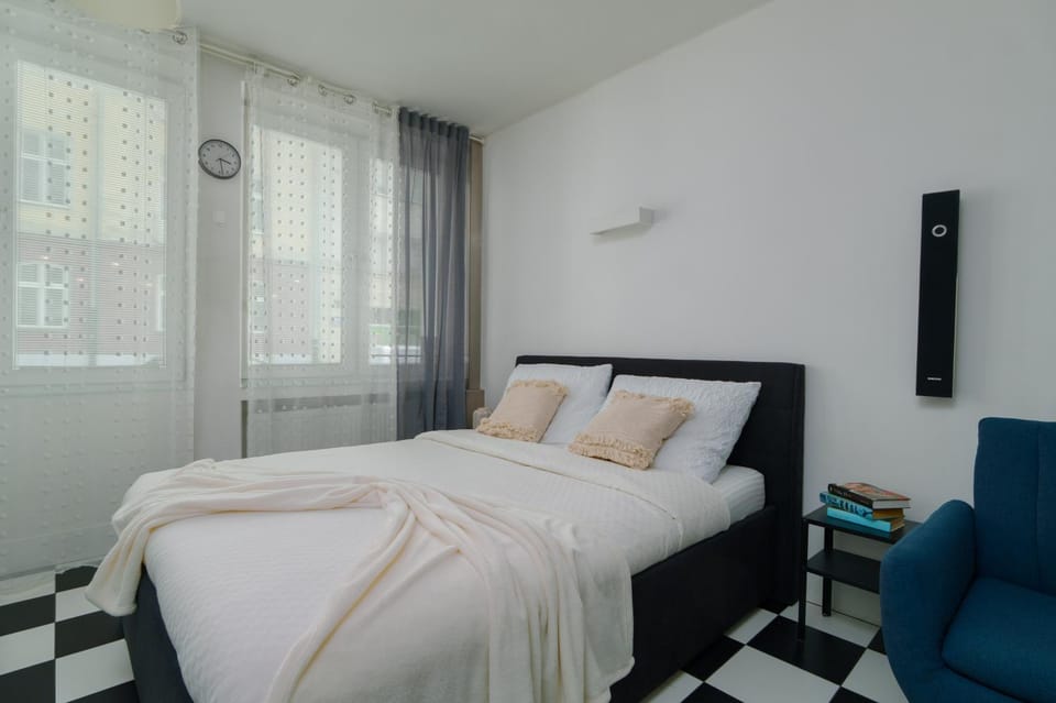 Bed, Photo of the whole room, Bedroom, air conditioner