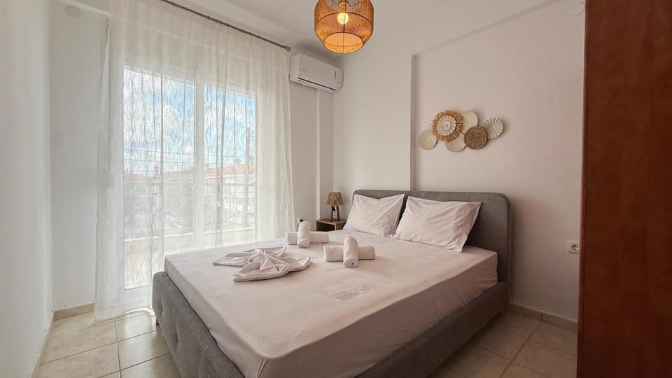 Bed, Photo of the whole room, Bedroom, air conditioner