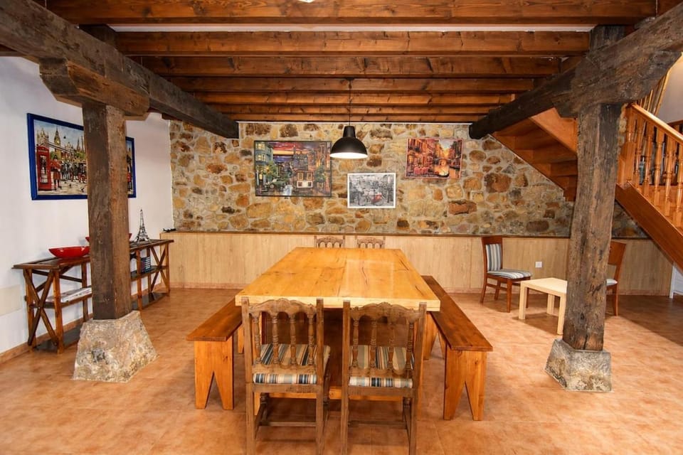Casona de piedra con jardín cerca de Cabárceno House in Cantabria