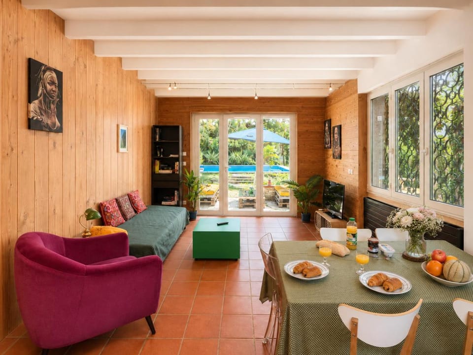 TV and multimedia, Living room, Seating area, Dining area, Garden view, Pool view