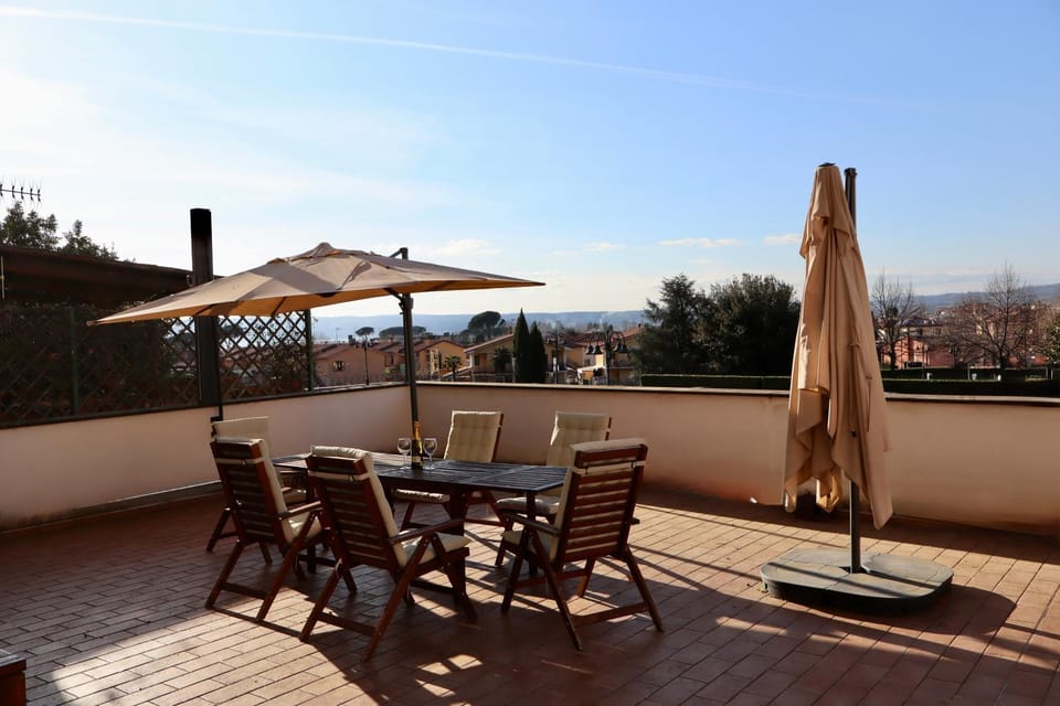 Balcony/Terrace, Dining area, City view, Lake view