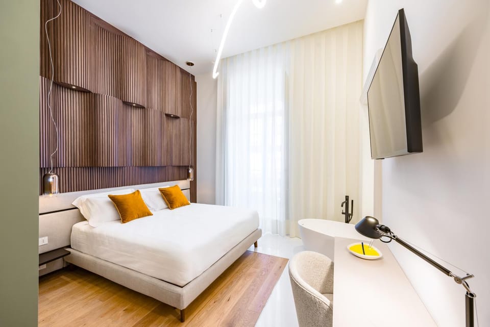 Bed, TV and multimedia, Photo of the whole room, Bedroom, towels