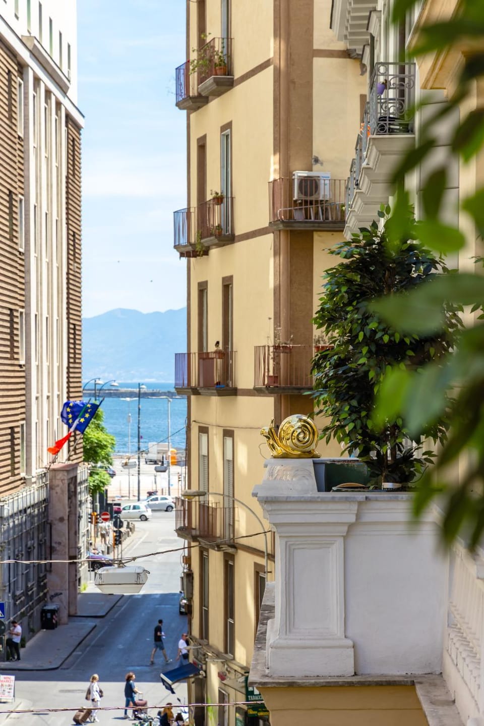 Property building, Nearby landmark, Day, Neighbourhood, Natural landscape, Evening entertainment, City view, Sea view