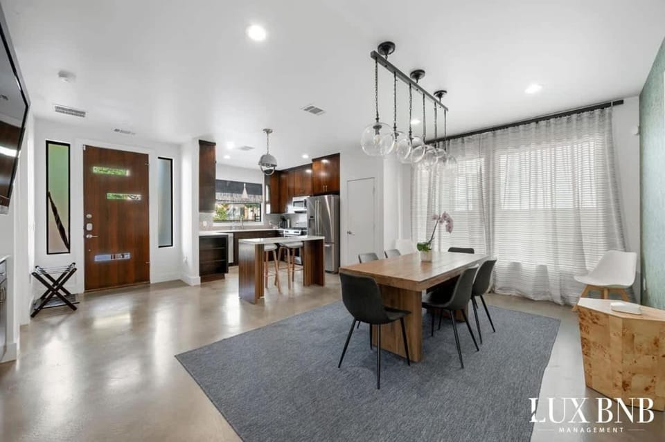 Kitchen or kitchenette, Dining area, minibar