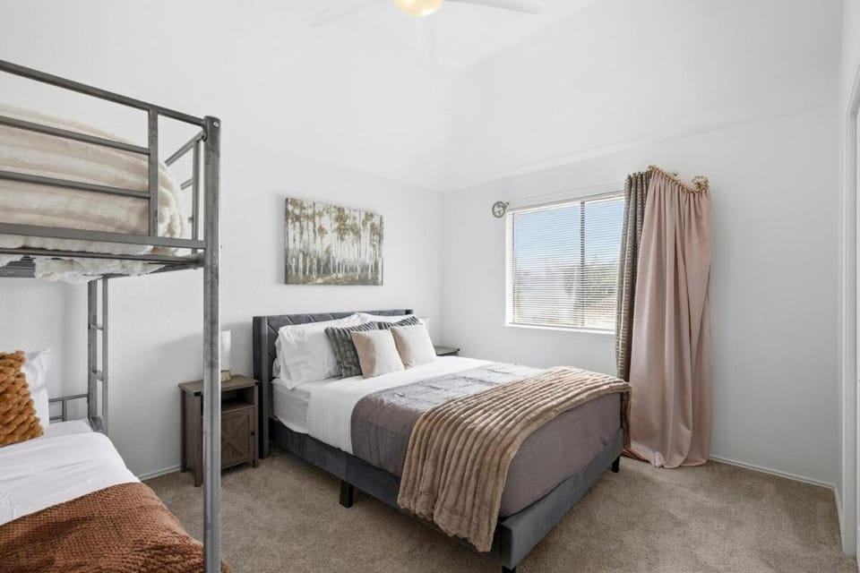 Velvet Paradise Estate House in Mesquite