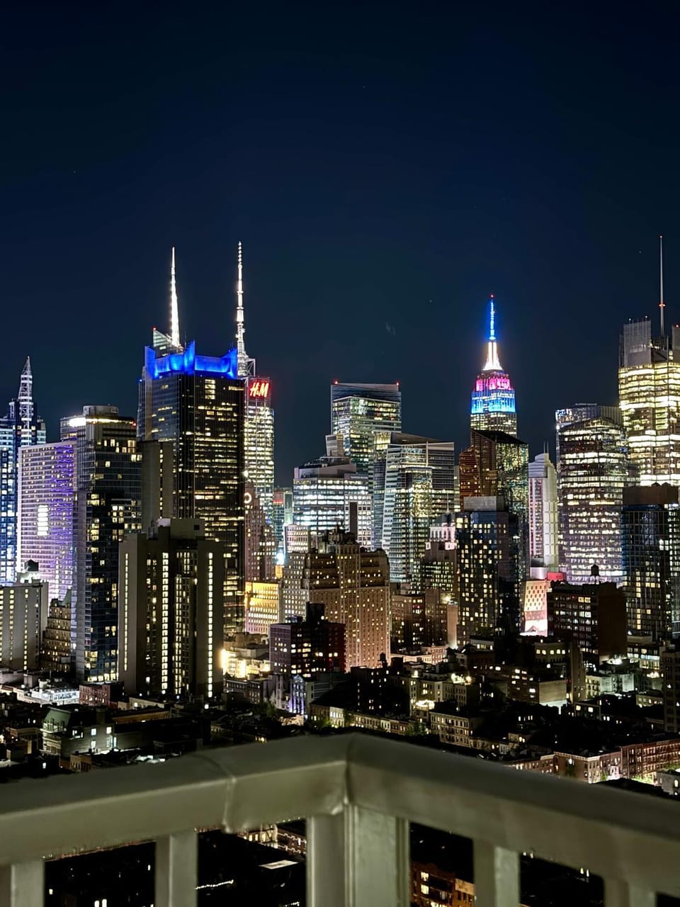 MIDTOWN HIGH FLOOR MOST STUNNING PANORAMIC CITY VIEW CORNER 2BR APt Apartment in Midtown