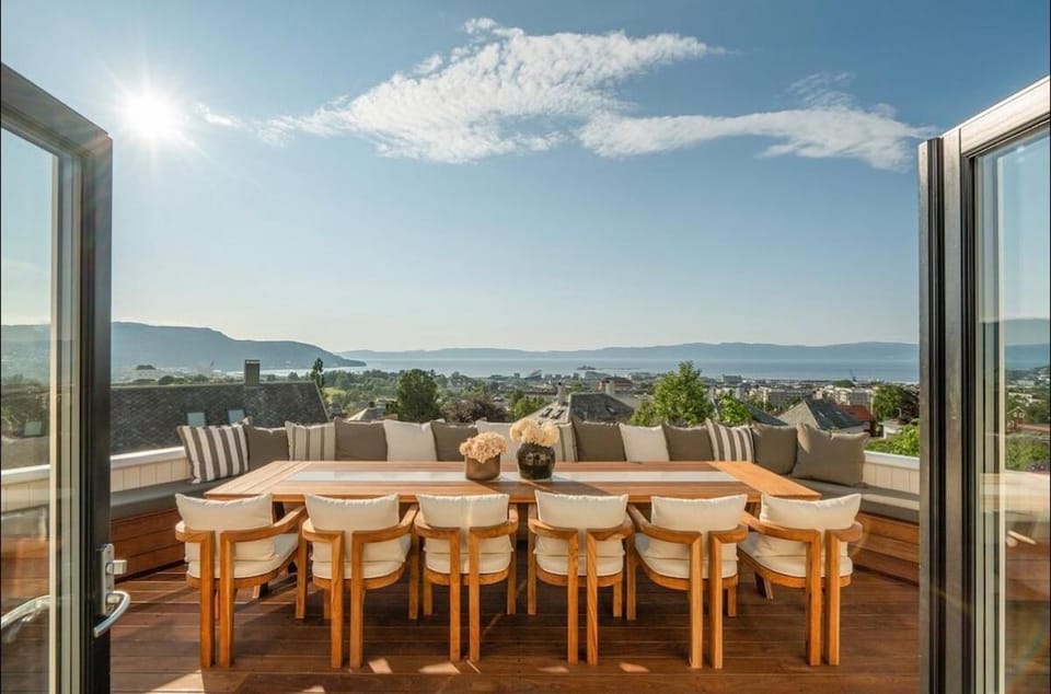 Luxury Fjord View Penthouse, Terrace and comfort ! Free private parking spot Apartment in Trondheim