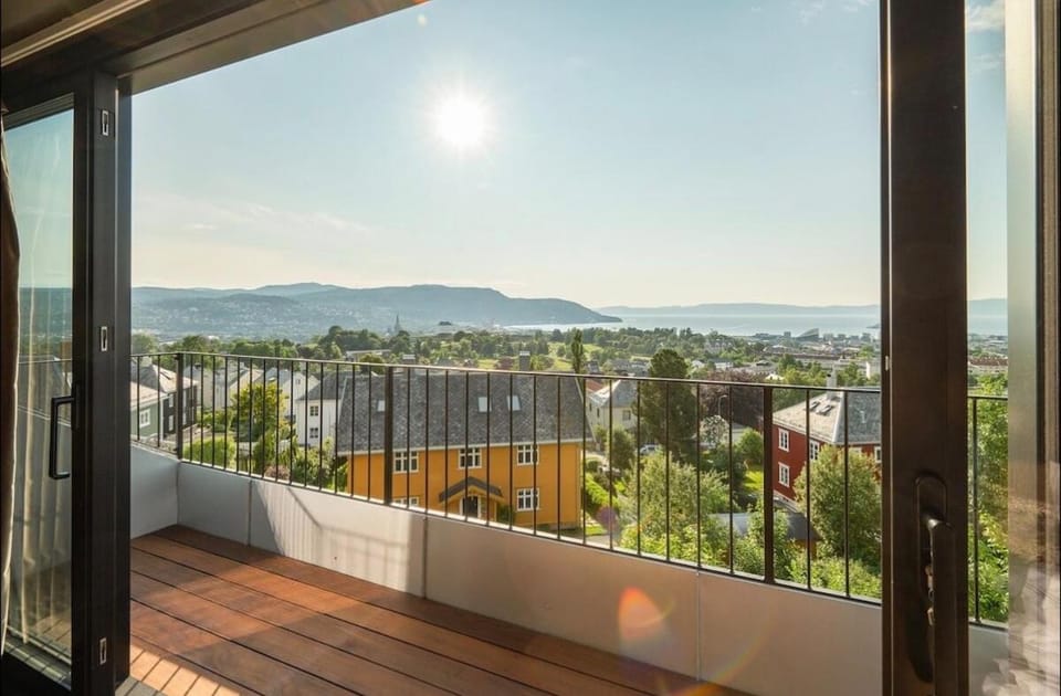 Luxury Fjord View Penthouse, Terrace and comfort ! Free private parking spot Apartment in Trondheim