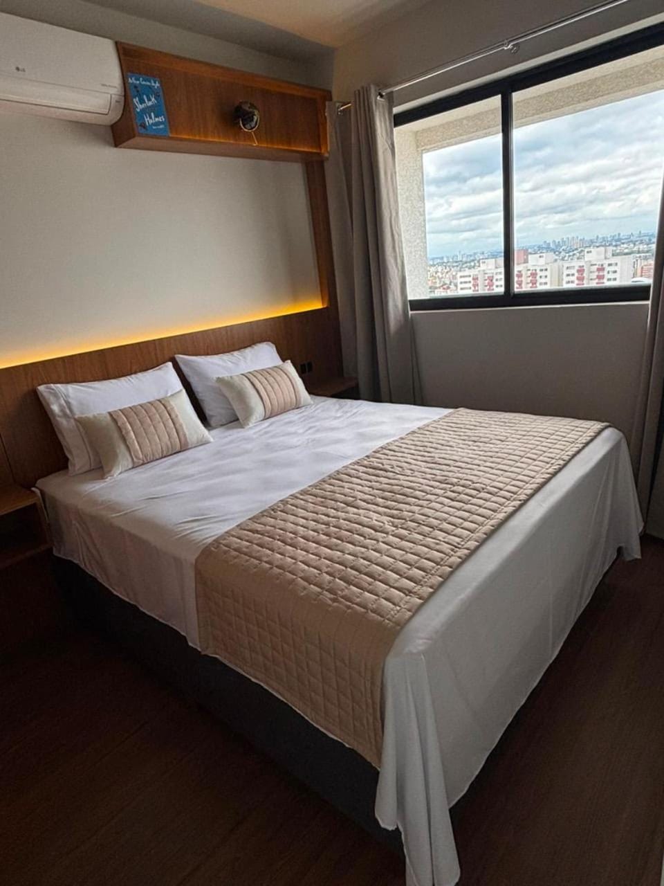 Bed, Photo of the whole room, Bedroom, air conditioner
