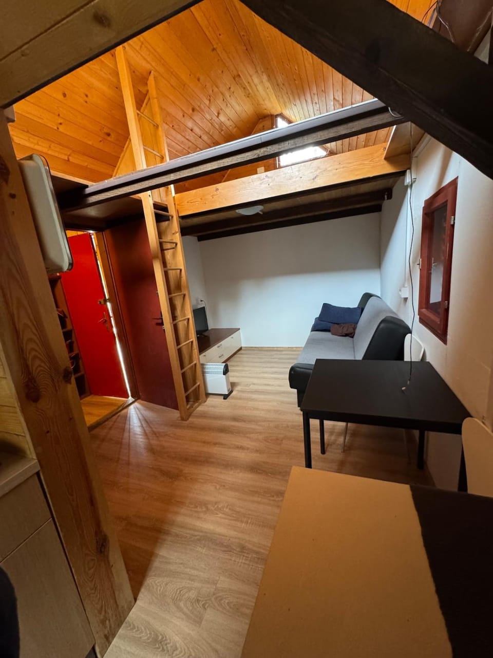 Bed, Living room, Photo of the whole room, Seating area