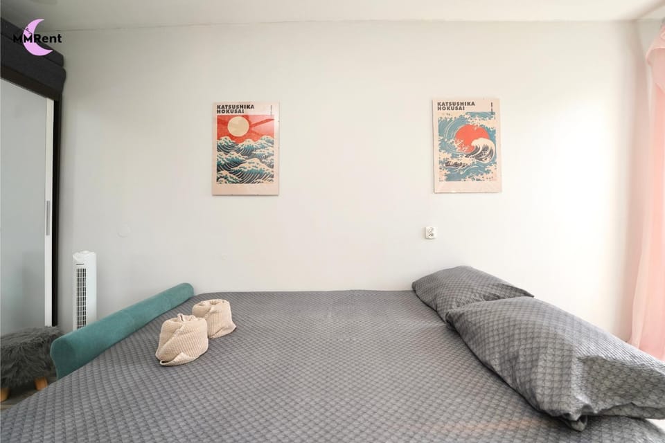 Bed, towels, wardrobe