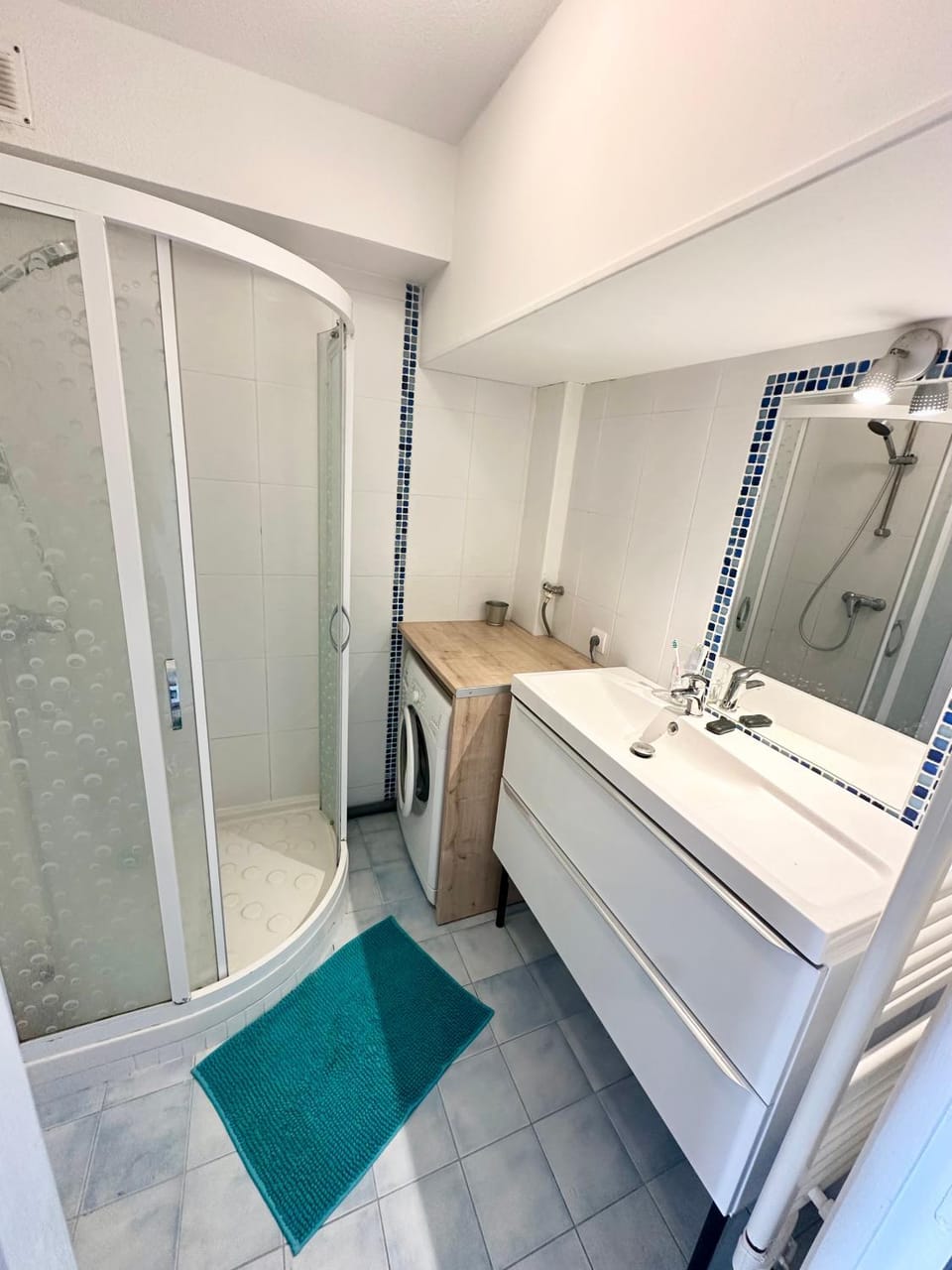 Bathroom, washing machine