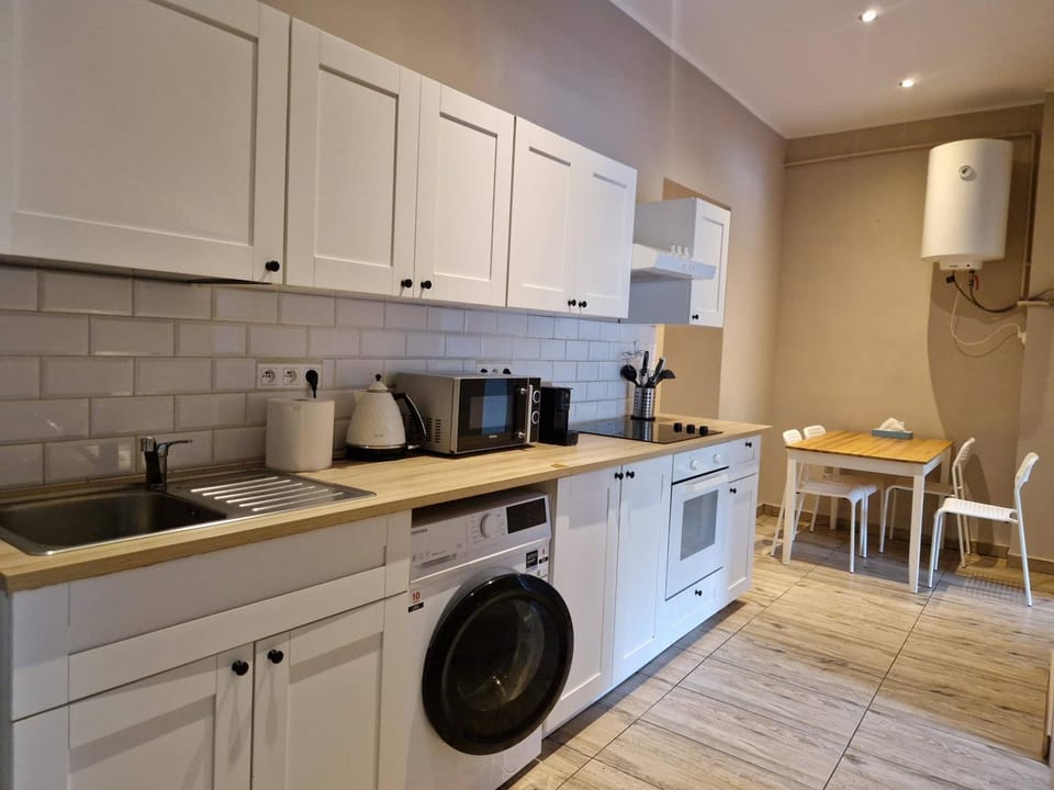 Kitchen or kitchenette, Dining area, Communal kitchen, oven, stove, washing machine, kitchen