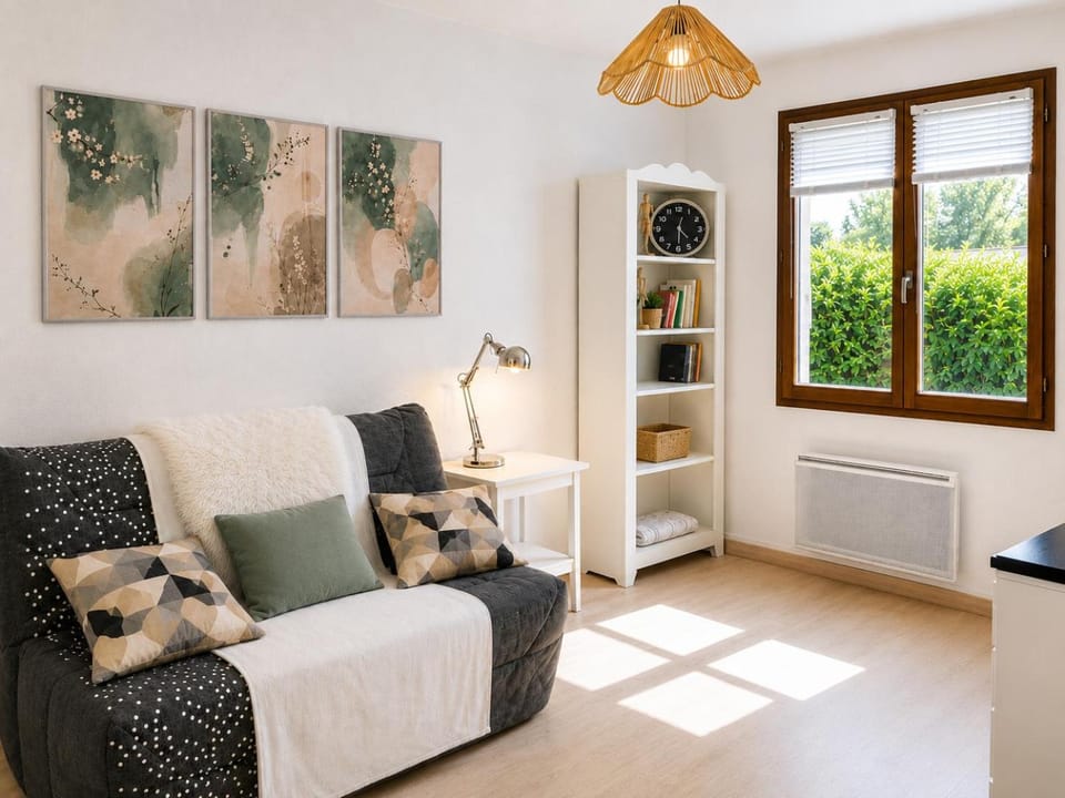 Library, Photo of the whole room, Seating area, Bedroom