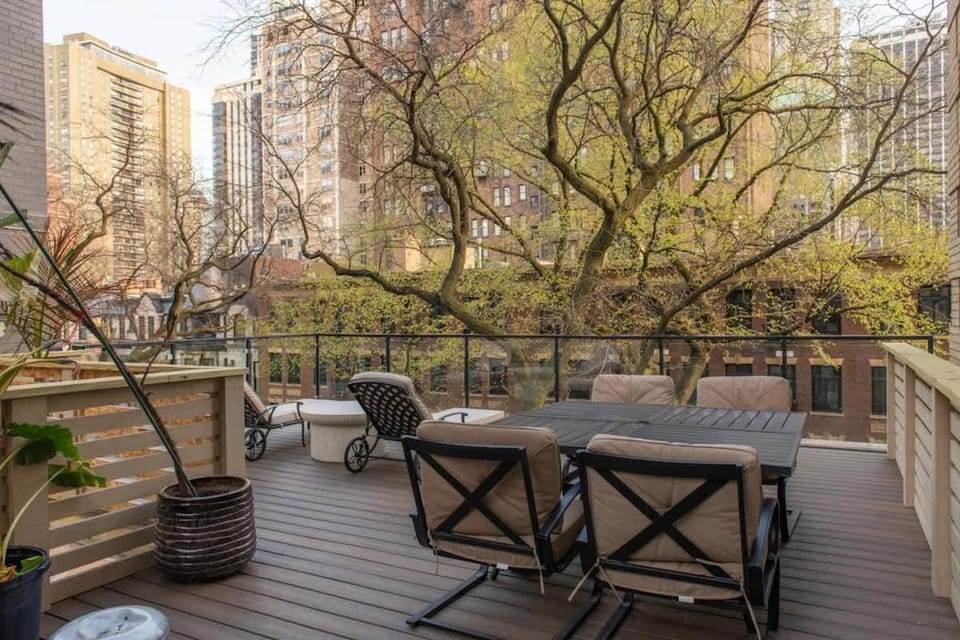 Stunning Gold Coast Home 12BD 6BA & Rooftop Patio House in Chicago