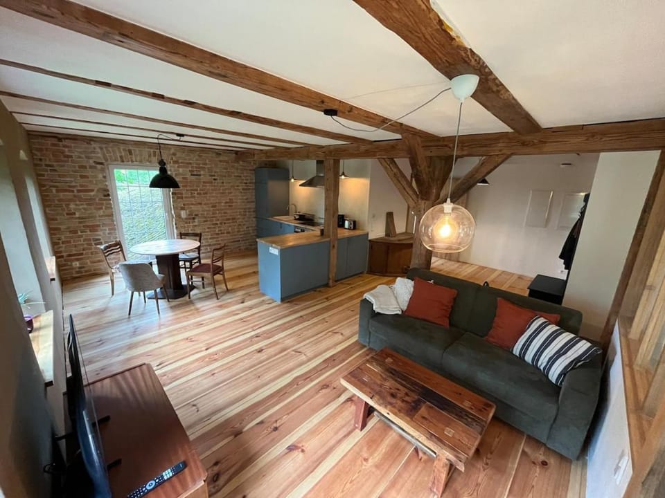 Kitchen or kitchenette, Living room, Seating area, Dining area