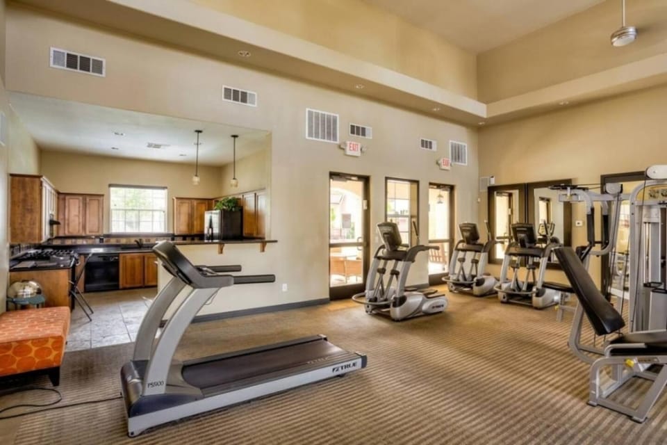 2 BR Vegas Oasis Pool Parking Near Strip Apartment in Rhodes Ranch