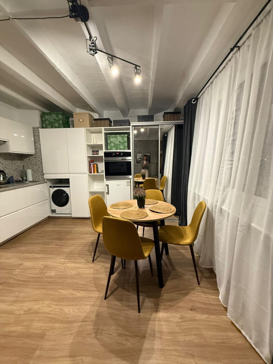 Kitchen or kitchenette, Living room