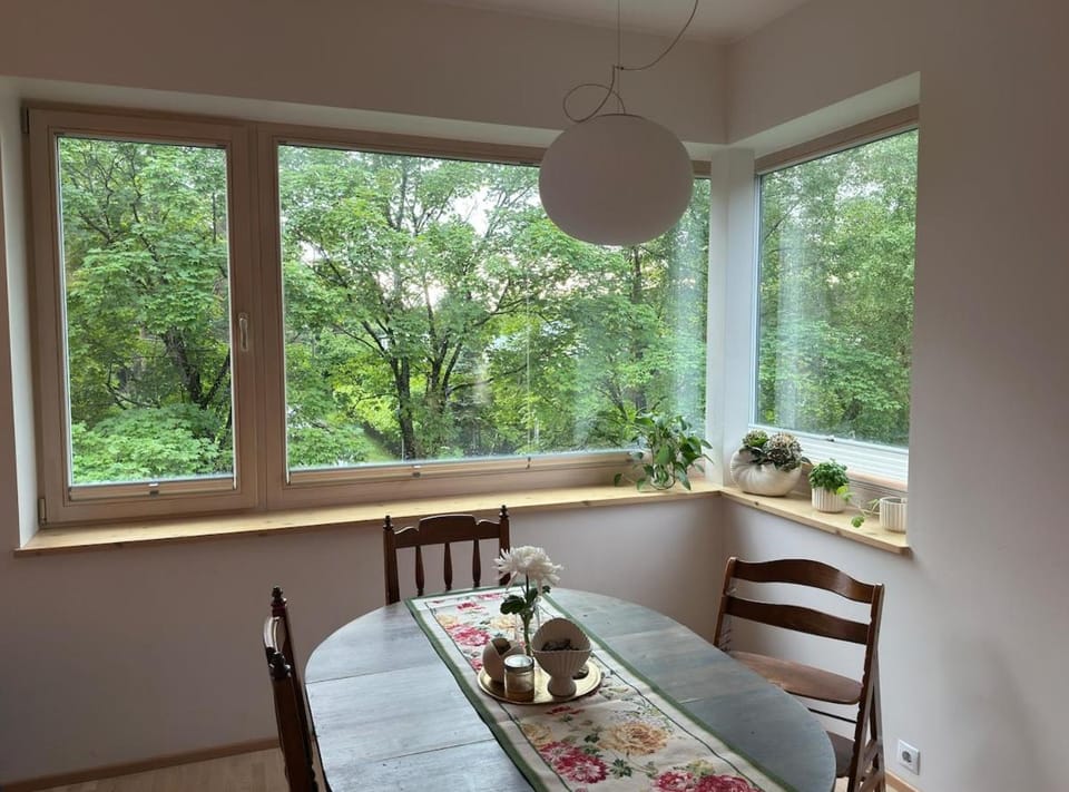 Family Retreat by Forest & Train Free Parking Apartment in Tallinn