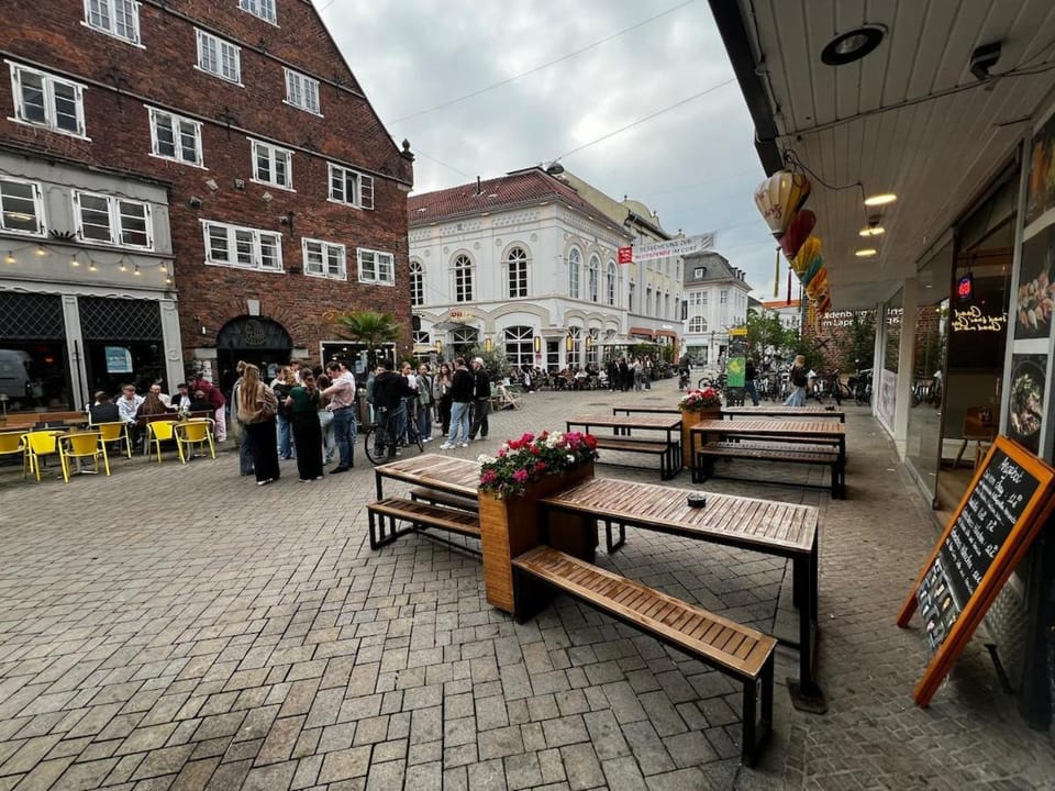 City view, Location