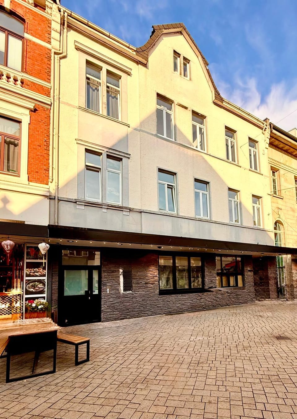 Facade/entrance