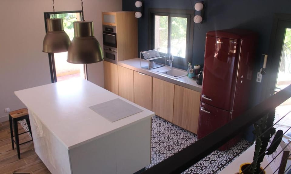Maison 120m2, 3CH, piscine, terrain arboré, vue mer Villa in La Londe-les-Maures