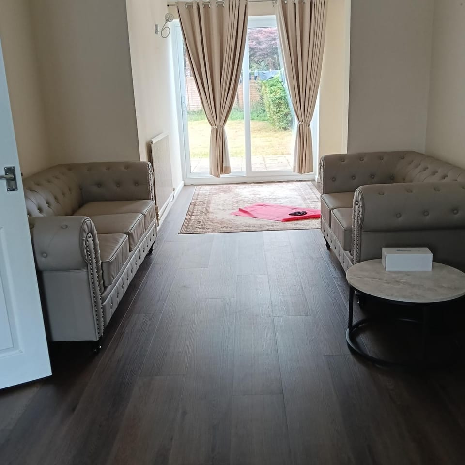 Communal lounge/ TV room, Living room, Seating area