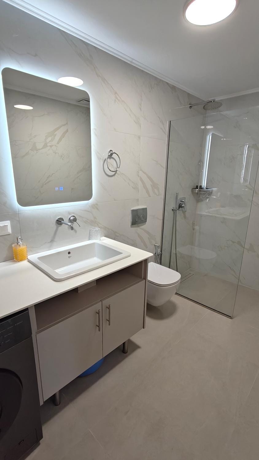 Shower, Toilet, Bathroom, towels
