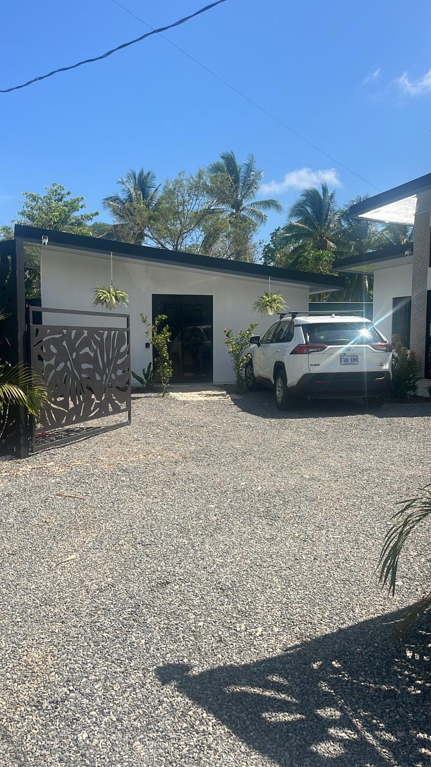 Hummingbird Haven House in Uvita