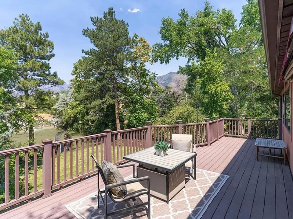 Balcony/Terrace, Mountain view