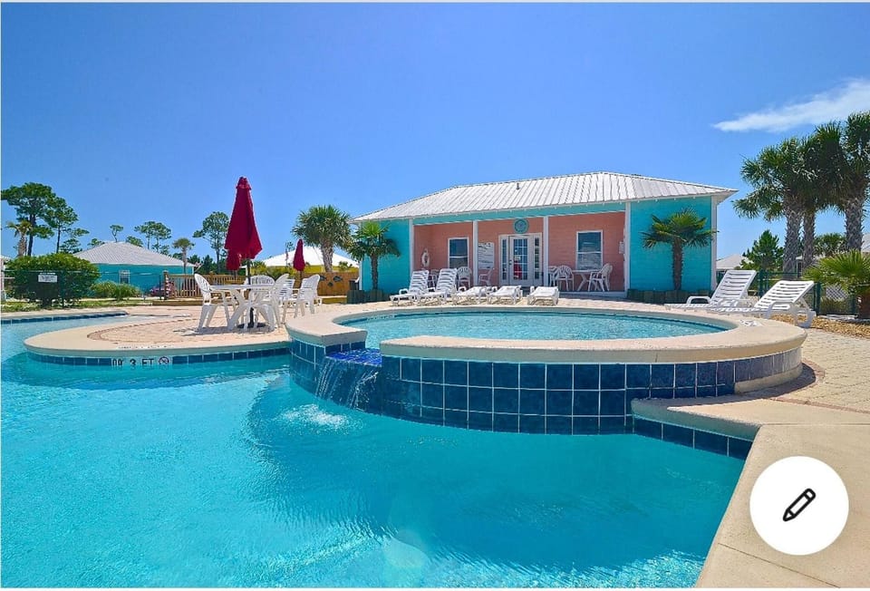 Charming Gulf Shores Cottage Beach Paradise for 10 Guests House in Alabama