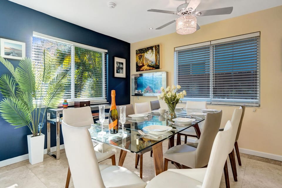 Caribbean Paradise Compound Private Resort-Style Estate with Pool & Jacuzzi Villa in Fort Lauderdale