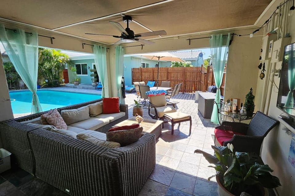 Caribbean Paradise Compound Private Resort-Style Estate with Pool & Jacuzzi Villa in Fort Lauderdale