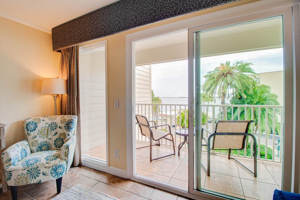 Waterfront, Sunset views from balcony, Heated pool Apartment hotel in Tampa