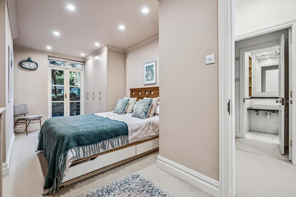 Notting Hill 3BR Private Garden All En-Suite House in City of Westminster