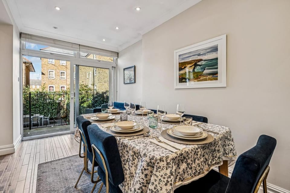 Notting Hill 3BR Private Garden All En-Suite House in City of Westminster