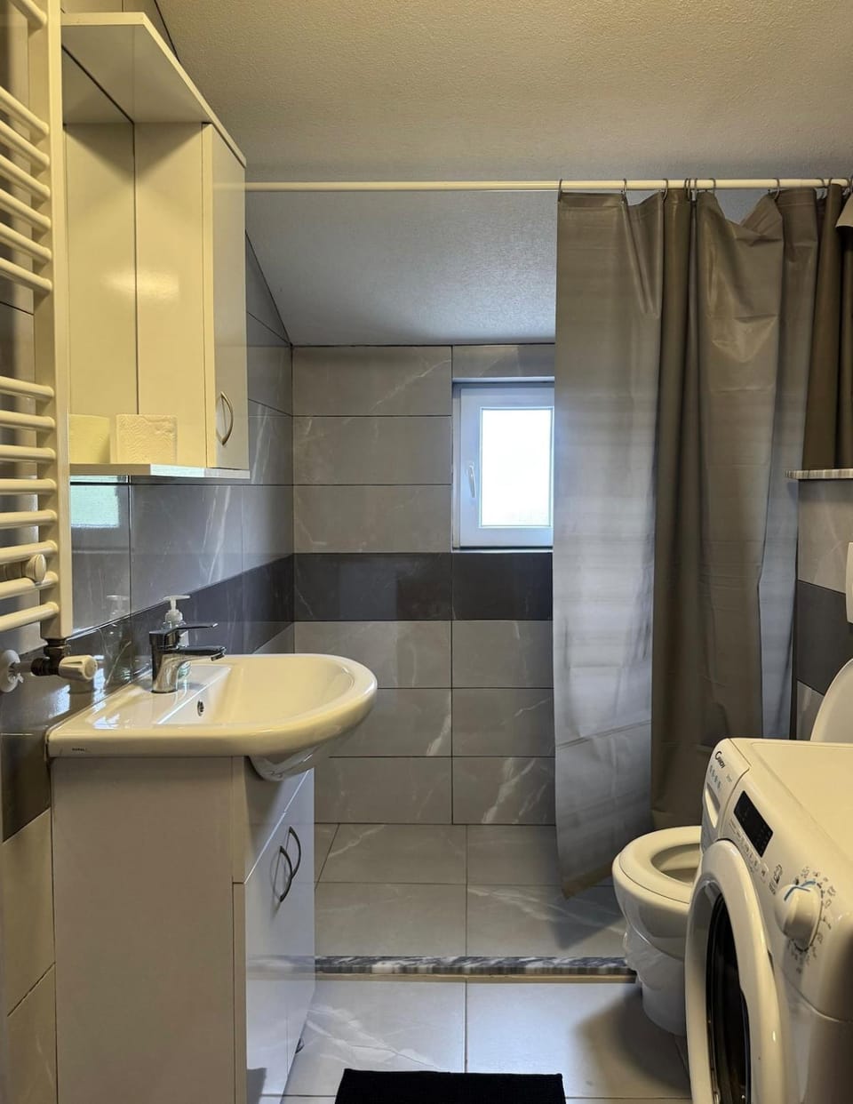 Etern Stays - Heartside Retreat Apartment in Europe