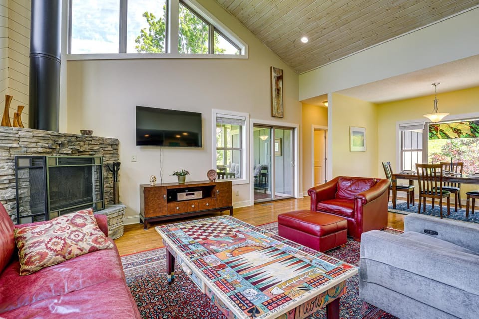 Asheville Mountain Hideaway, 6 Mi to Dtwn House in Asheville