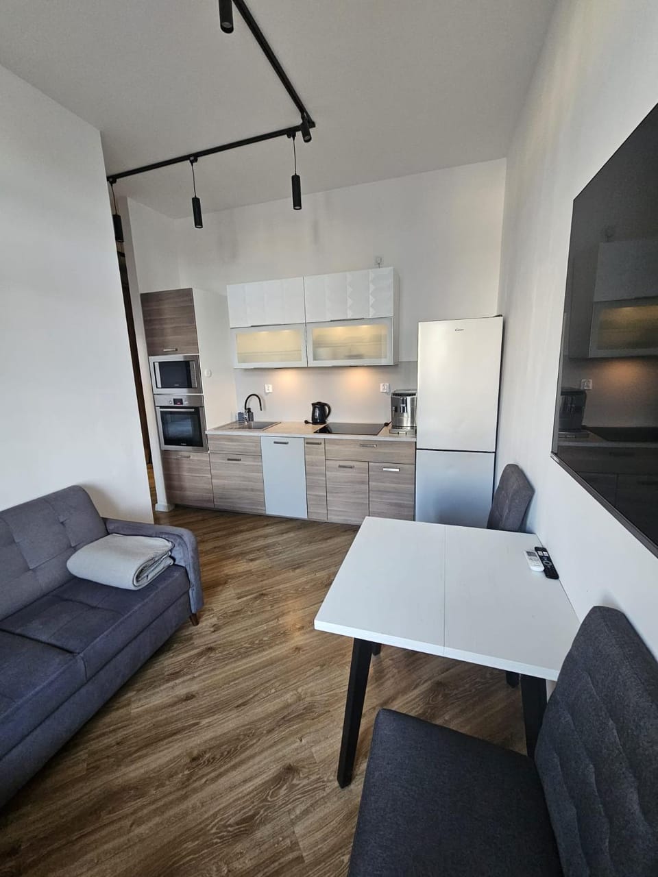 TV and multimedia, Kitchen or kitchenette, Seating area, Dining area, stove