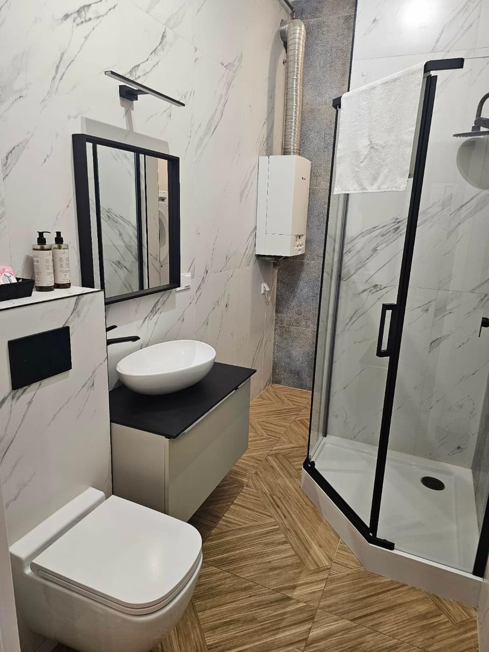 Shower, Toilet, Bathroom, towels
