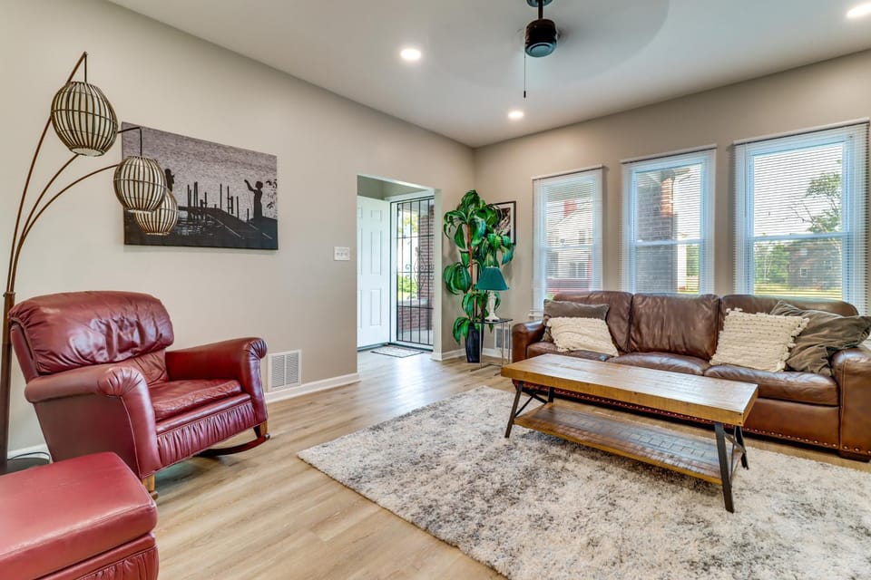 Family-Friendly Detroit Duplex: Walk to Parks! House in Detroit