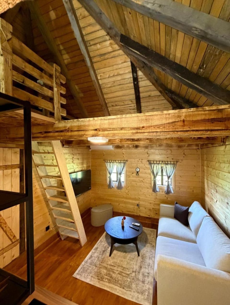 Bed, Living room, Photo of the whole room, Seating area