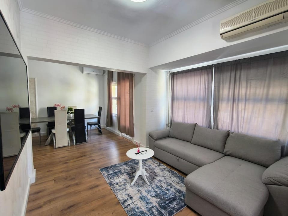 Communal lounge/ TV room, TV and multimedia, Seating area, Evening entertainment, air conditioner