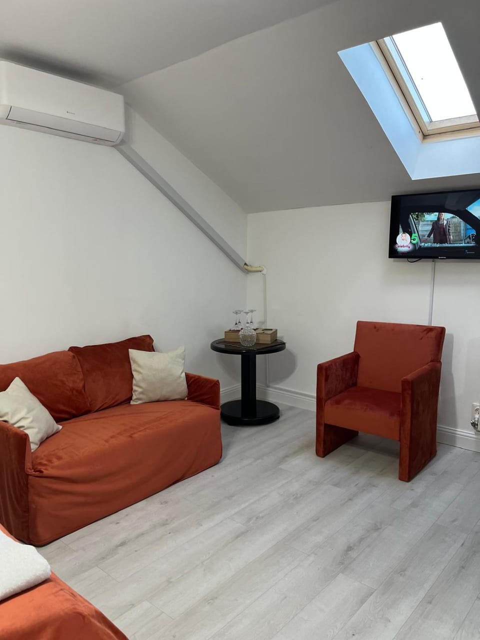 TV and multimedia, Seating area