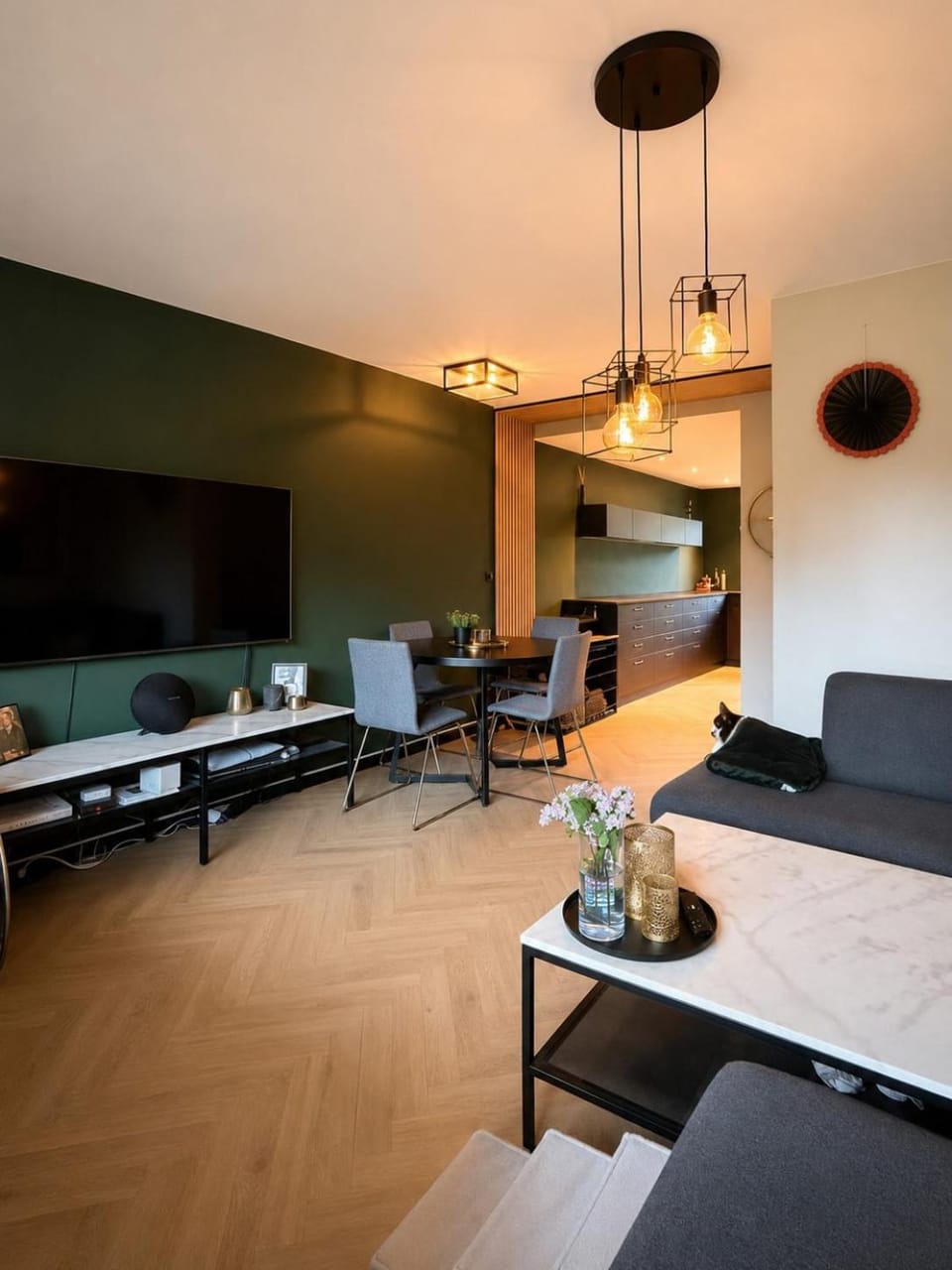 Kitchen or kitchenette, Living room, Seating area, Dining area