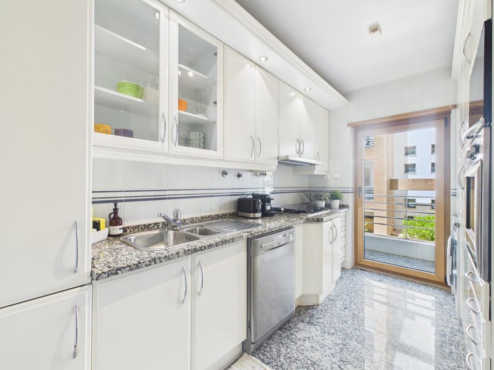 2BR w/ Balcony – Heart of Cascais | By Airnest Apartment in Cascais
