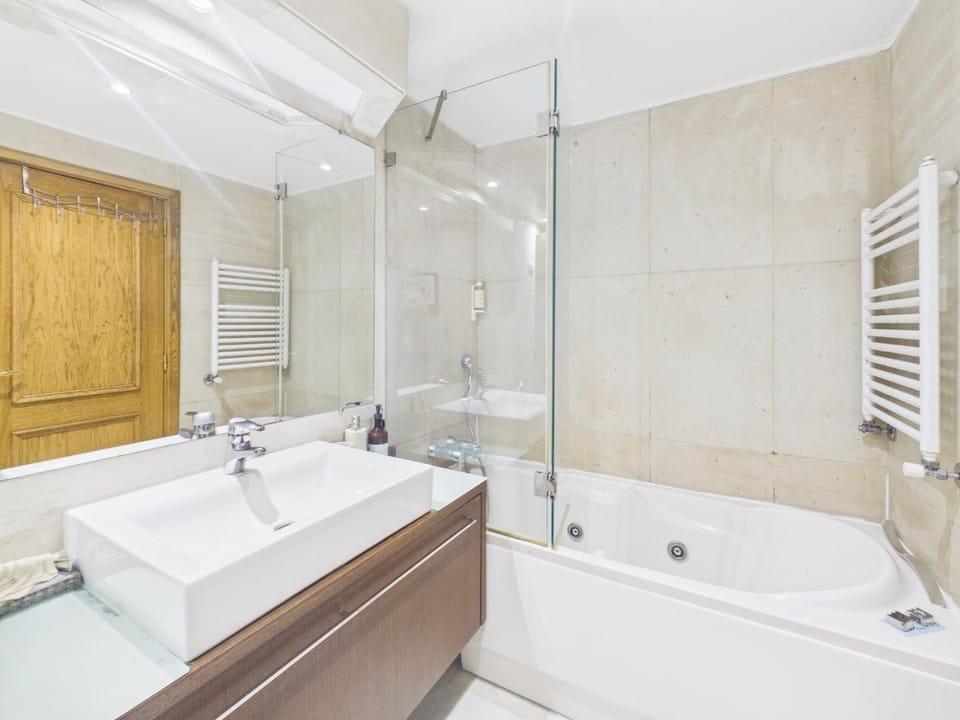 2BR w/ Balcony – Heart of Cascais | By Airnest Apartment in Cascais